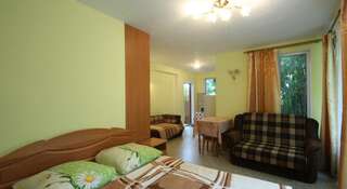 Гостиница Guest house Ostrovok leta Алупка Семейный номер-студио-1