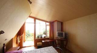 Гостиница Guest house Ostrovok leta Алупка Двухместный номер с 1 кроватью, балконом и видом на море-3