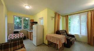 Гостиница Guest house Ostrovok leta Алупка Семейный номер-студио-4